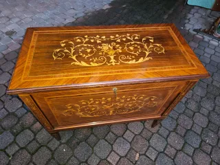 Credenza Luigi XVI intarsiata