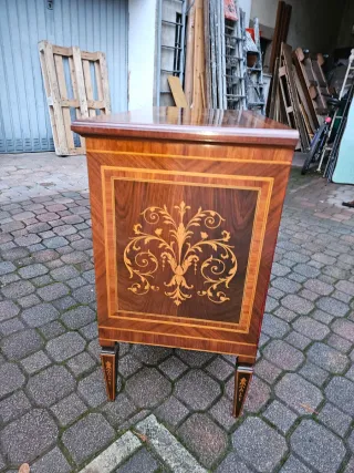 Credenza Luigi XVI intarsiata