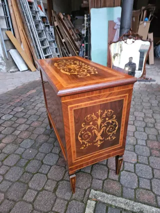 Credenza Luigi XVI intarsiata