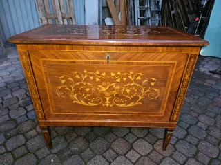 Credenza Luigi XVI intarsiata
