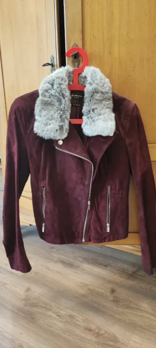 Cazadora Piel Burdeos con Cuello Peludo