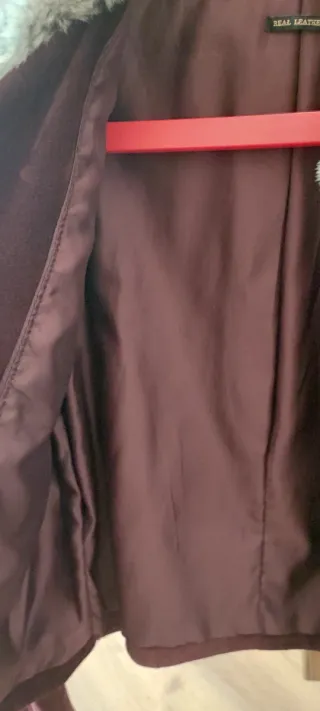 Cazadora Piel Burdeos con Cuello Peludo