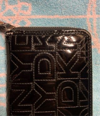 Monedero DKNY Charol