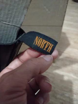 Botas de piel negras con punta de acero.