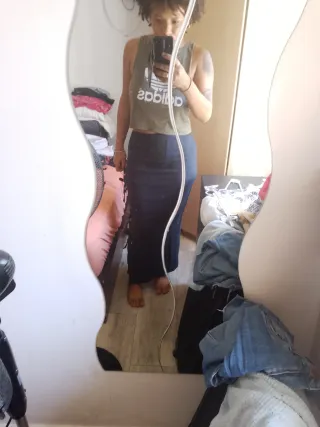 Falda gris con lazada lateral