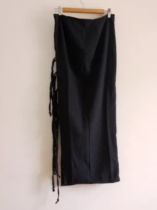 Falda gris con lazada lateral