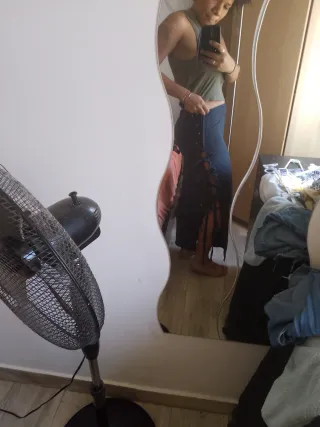 Falda gris con lazada lateral