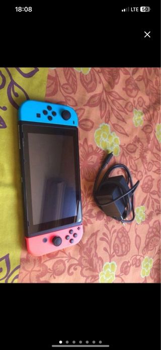 Nintendo Switch y juego pokemon