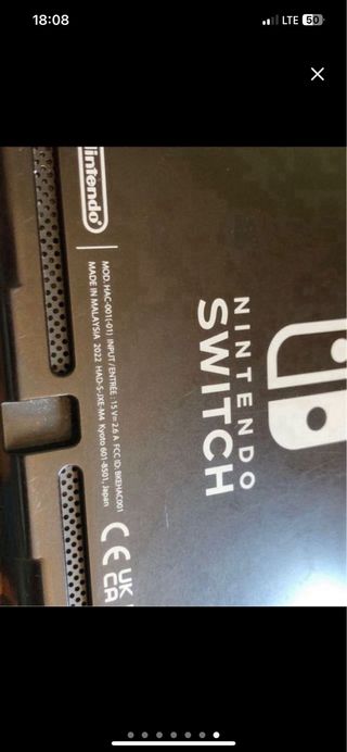 Nintendo Switch y juego pokemon