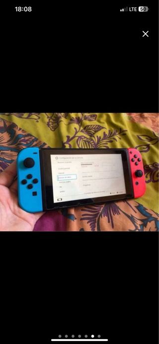 Nintendo Switch y juego pokemon