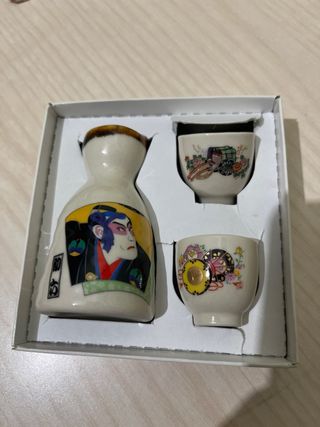 Juego Sake Botella y Vasos Comprado en Japón NUEVO