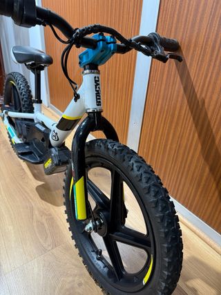STACYC Husqvarna 16” bici electrica infantil