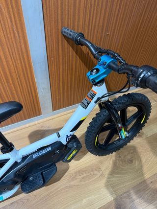 STACYC Husqvarna 16” bici electrica infantil