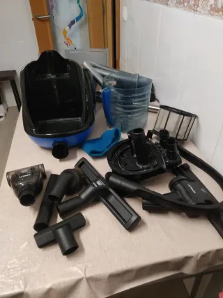 Aspirador trineo con depósito de agua