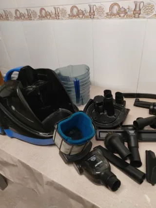 Aspirador trineo con depósito de agua