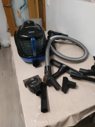 Aspirador trineo con depósito de agua