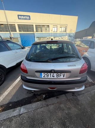 Peugeot 206 1.4 GASOLINA 2001