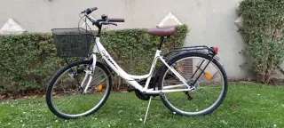 Bicicleta de paseo blanca