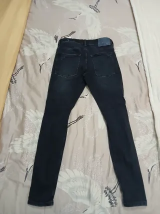 Vaqueros negros hombre rotos