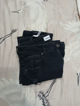 Vaqueros negros hombre rotos