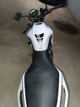 Kawasaki ER6N , limitada para el A2