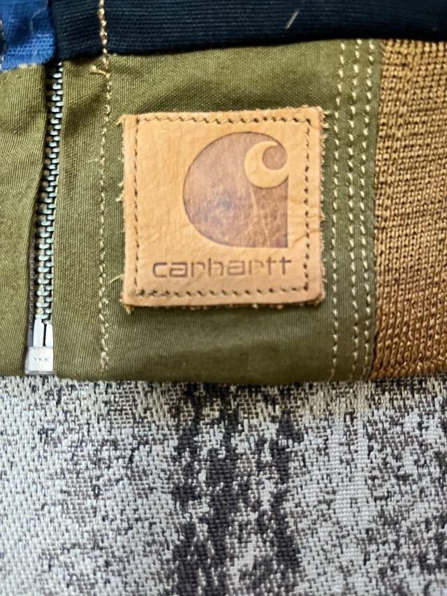 Carhartt Jacket – Rugged Style
