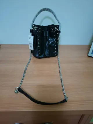 Bolso bombonera Parfois tachuelas.