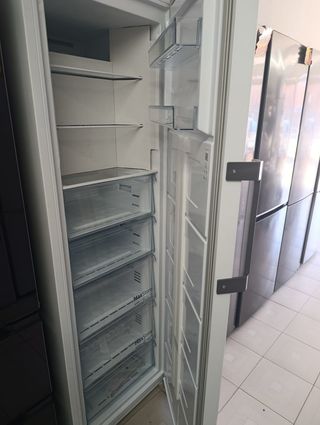 CONGELADOR VERTICAL NO FROST BEKO