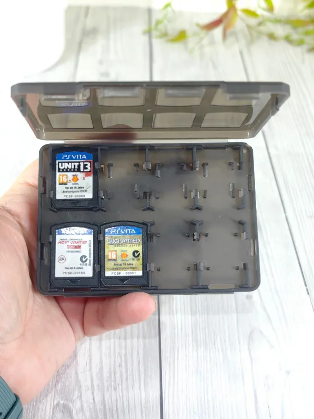 3 juegos PS Vita +Caja juegos