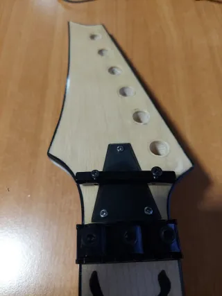 Mástil estilo Ibanez JEM con incrustaciones