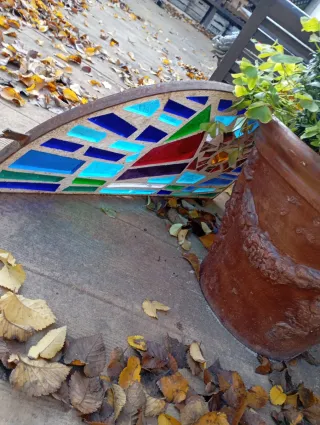 Vidriera de mosaico semicircular