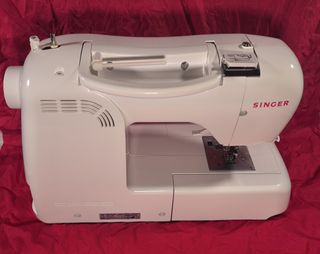 Máquina coser computerizata