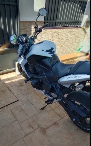 Kawasaki Z750 Blanca