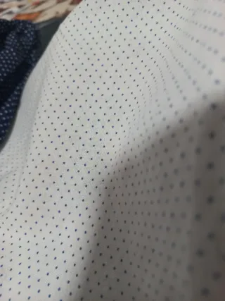 Falda y pañuelo de casera azul con lunares blancos