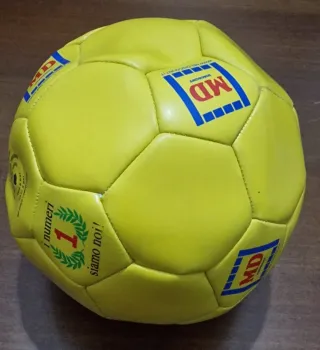 Pallone da calcio giallo MD Discount