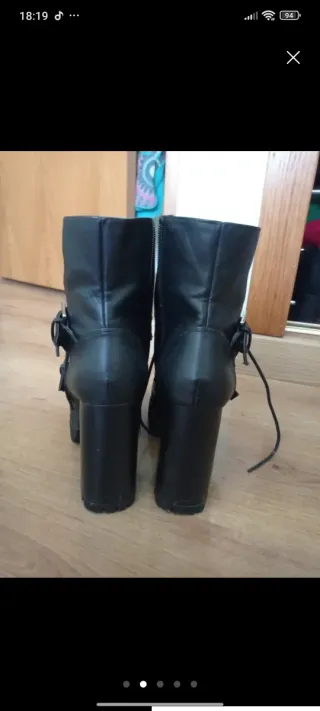 Botines negros tacón alto con hebillas