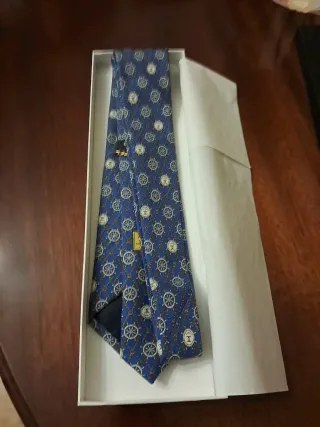 Corbata Chanel náutica azul y dorada