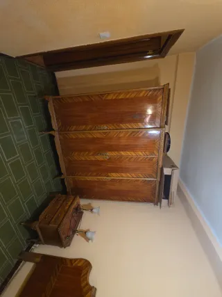 Armario antiguo de madera