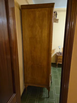 Armario antiguo de madera