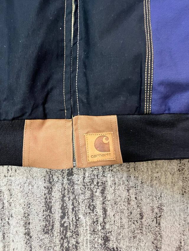 Carhartt Jacket – Durable Classic