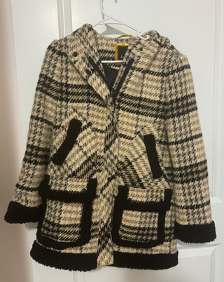 Abrigo Sam Edelman cuadros beige y negro