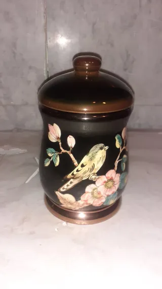 Jarrón de cerámica con tapa y diseño de pájaro
