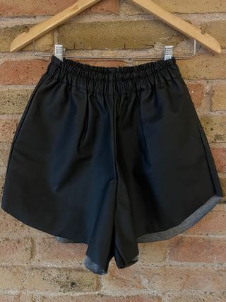 Shorts de cuero negro