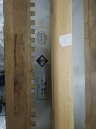 Llana dentada para alicatado