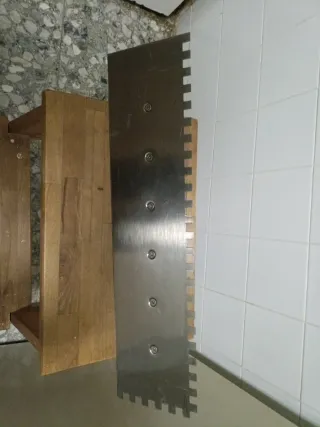 Llana dentada para alicatado