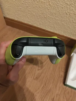 Xbox Electric Volt Wireless Controller