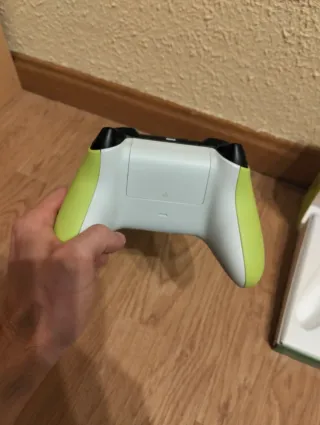 Xbox Electric Volt Wireless Controller