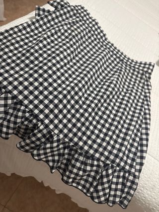 Falda cuadros blanco y negro con lazo