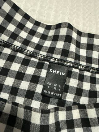 Falda cuadros blanco y negro con lazo