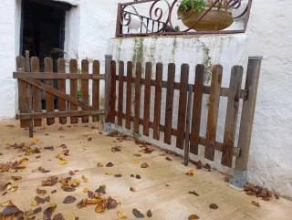 Valla de madera rústica